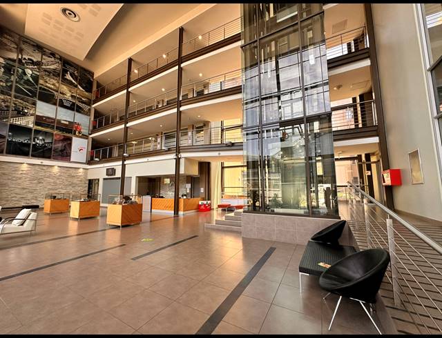 2,470M² OFFICE TO LET IN PARKTOWN